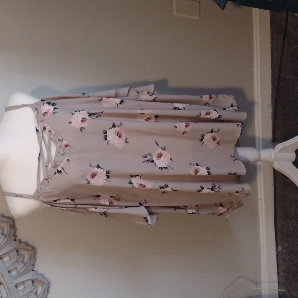 Torrid 3x cold shoulder top